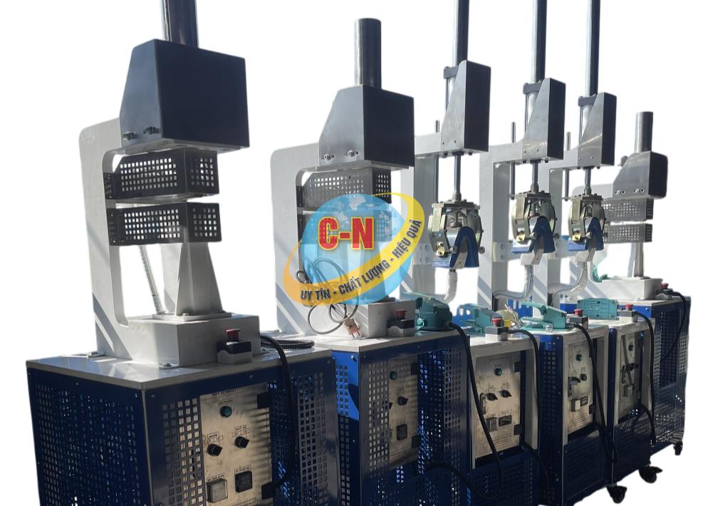 Chế tạo dây chuyền sản xuất tích hợp robot Chế tạo dây chuyền sản xuất tự động hóa theo yêu cầu