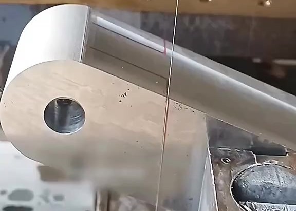 Gia công cắt dây CNC